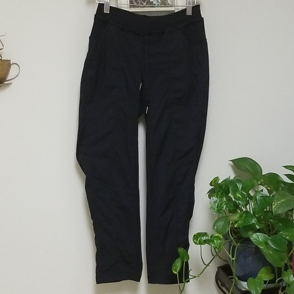Lululemon Women's Capris Size 4 - Picture 1 of 11